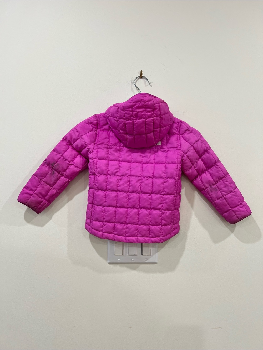 The North Face Girls' Pink Magenta Quilted Hooded Puffer Jacket Youth Size 3 - Picture 2 of 16
